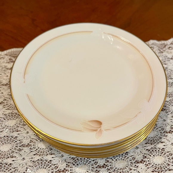 Set of SEVEN Noritake “Devotion” Bread & Butter Plates (Never Used) - Picture 7 of 8